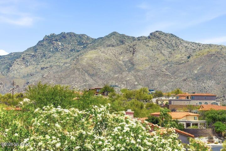 Property Photo: 5621 N Placita Paisaje AZ 85750
