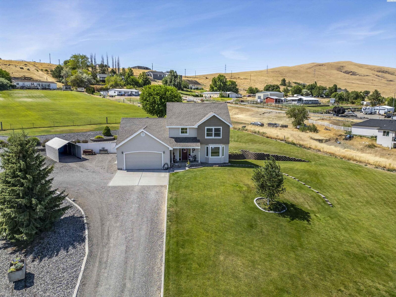 Property Photo:  504 W Wagon Wheel Pr NW  WA 99320 