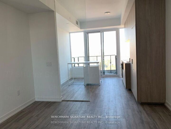 Property Photo: 77 Shuter Street 2309 ON M5B 0B8