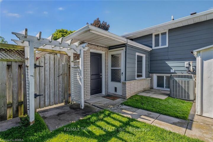 Property Photo:  38 Brier Park Road  ON N3R 3P7 