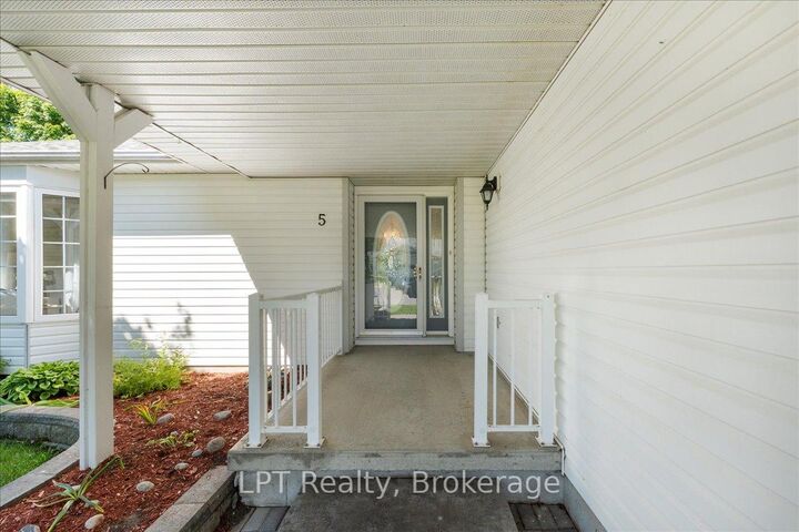 Property Photo:  5 Niagara Trail  ON L1B 1A2 