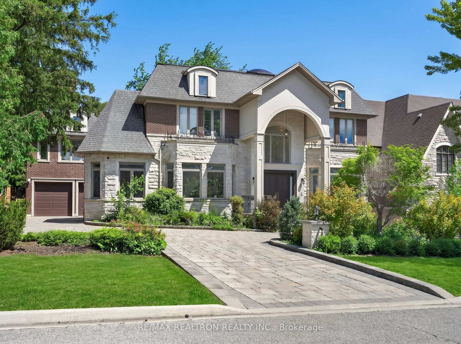 Property Photo: 45 Boyle Drive ON L4C 6C8