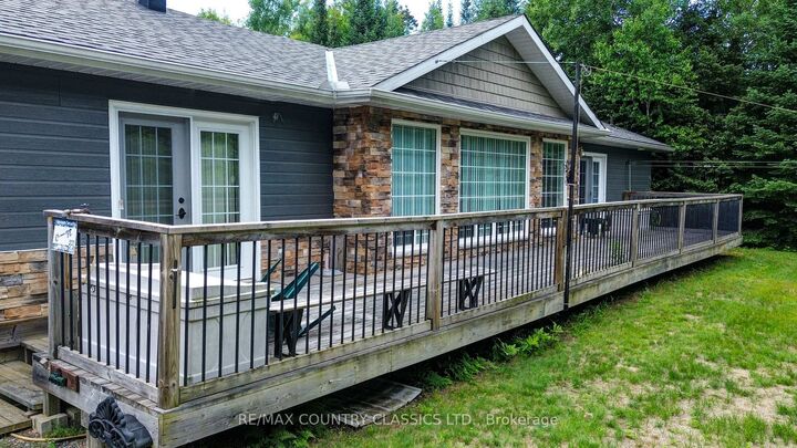 Property Photo: 42 Nicklaus Drive ON K0L 1C0