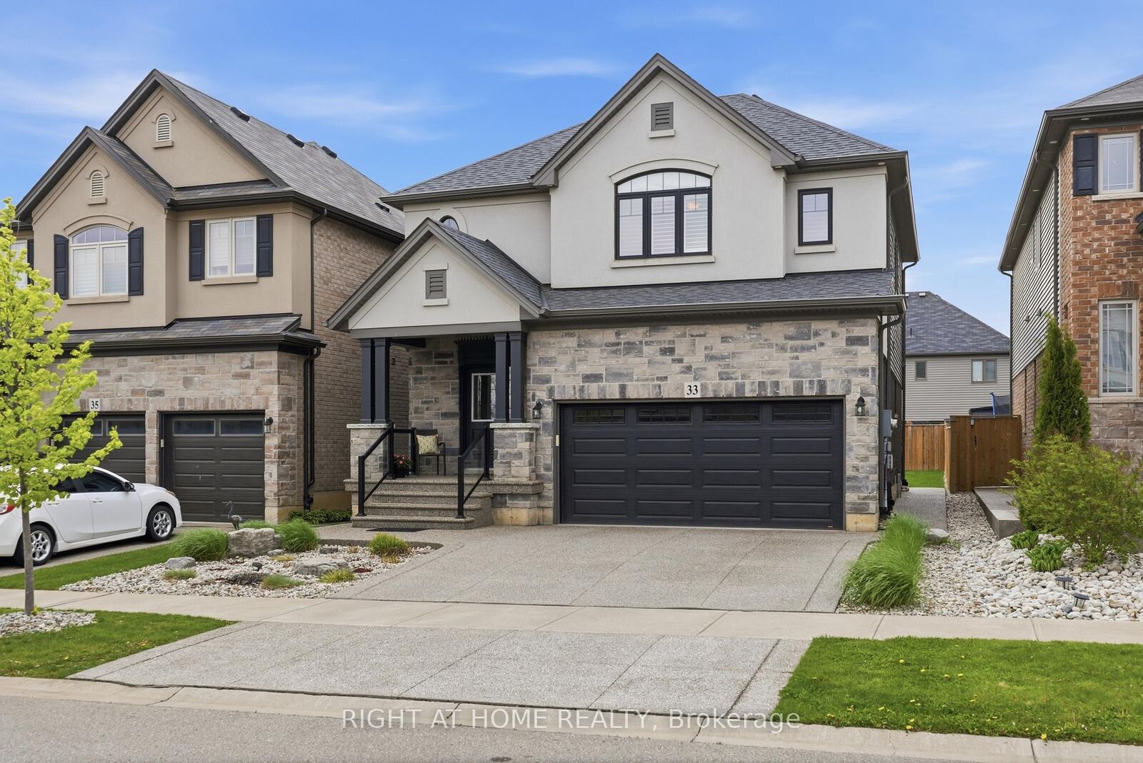 Property Photo:  33 Vic Chambers Place  ON N3L 0E6 