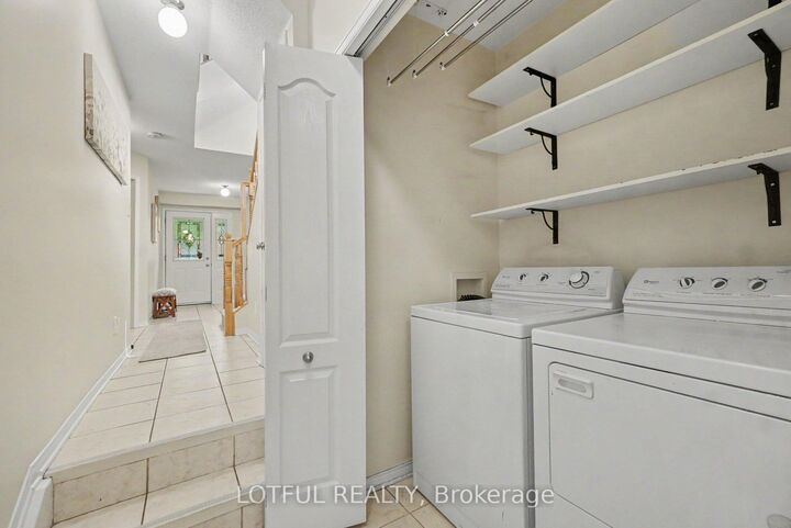 Property Photo:  68 Metropole Private  ON K1Z 1G1 