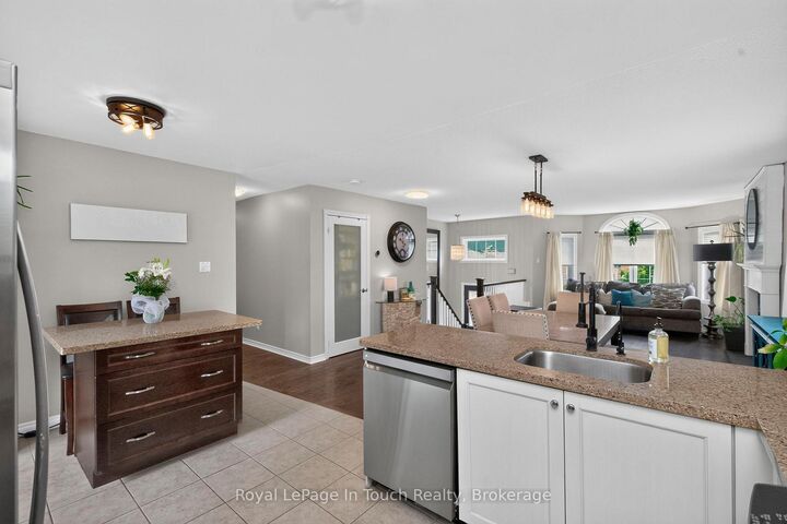 Property Photo:  