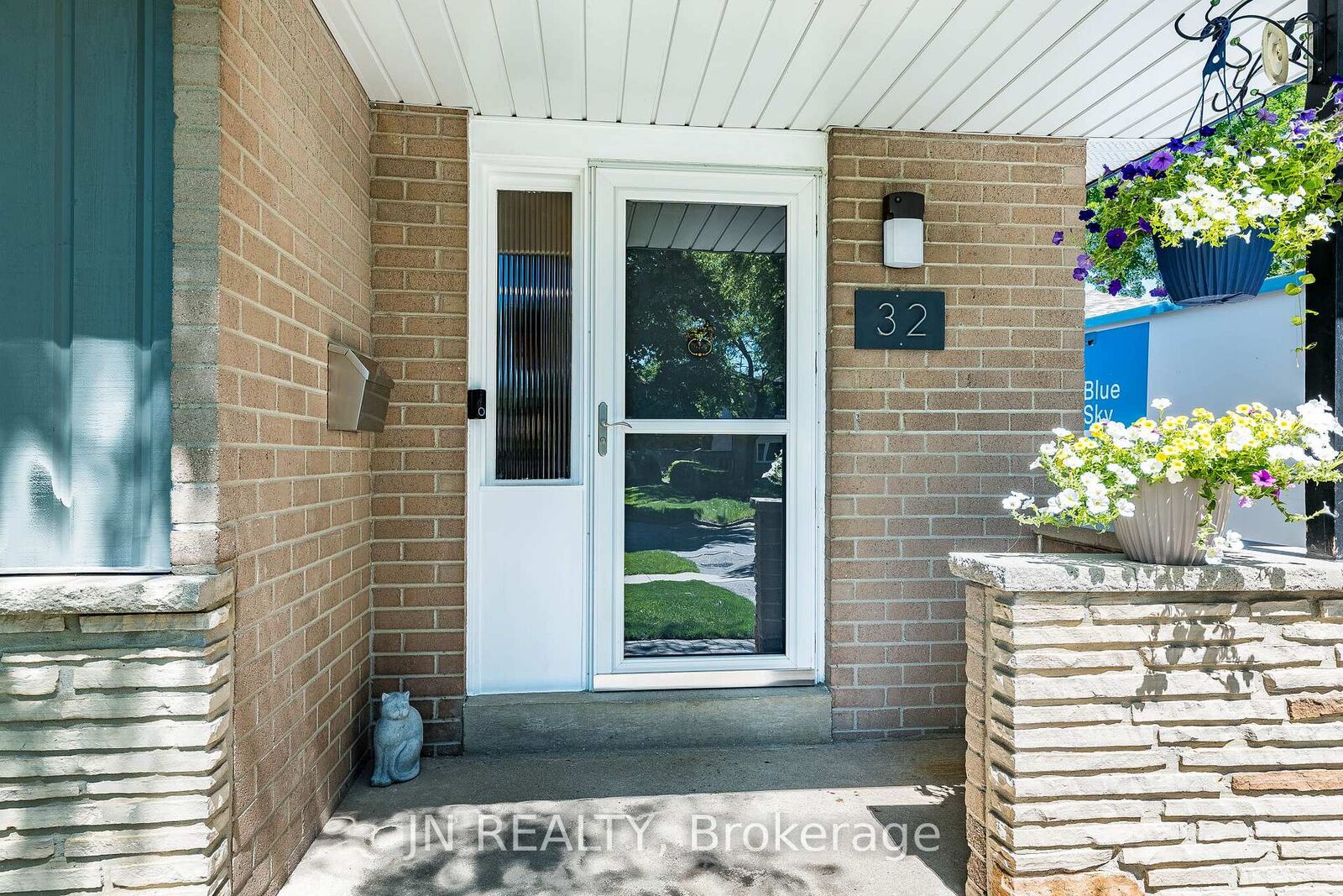 Property Photo:  32 Barkwood Court  ON L6V 2C3 