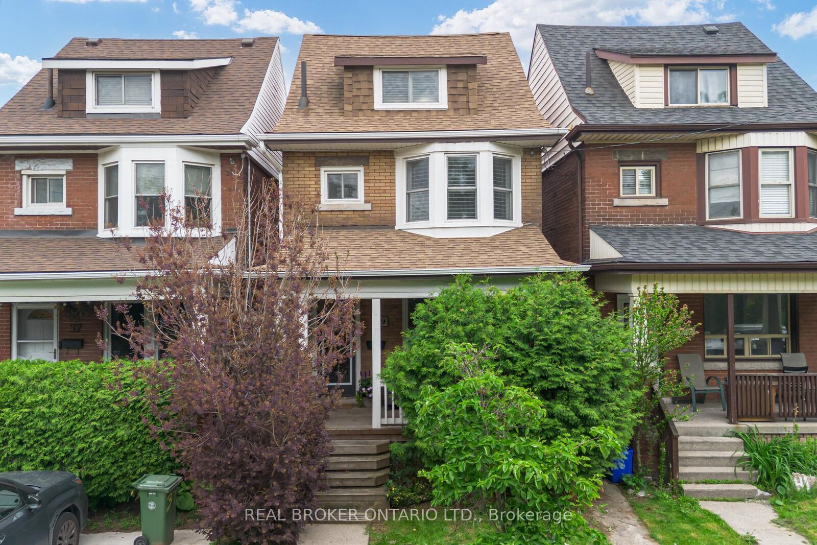 Property Photo: 39 East Bend Avenue S ON L8M 3E4