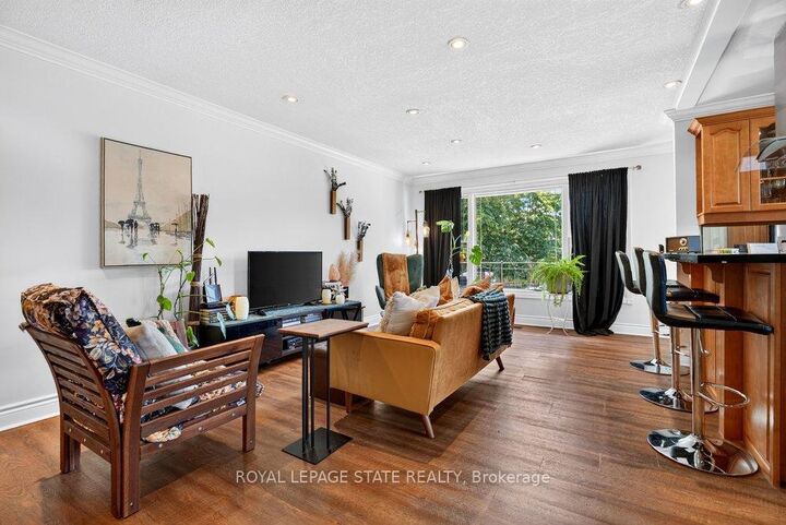 Property Photo:  102 Birchlawn Drive  ON L8G 4B7 