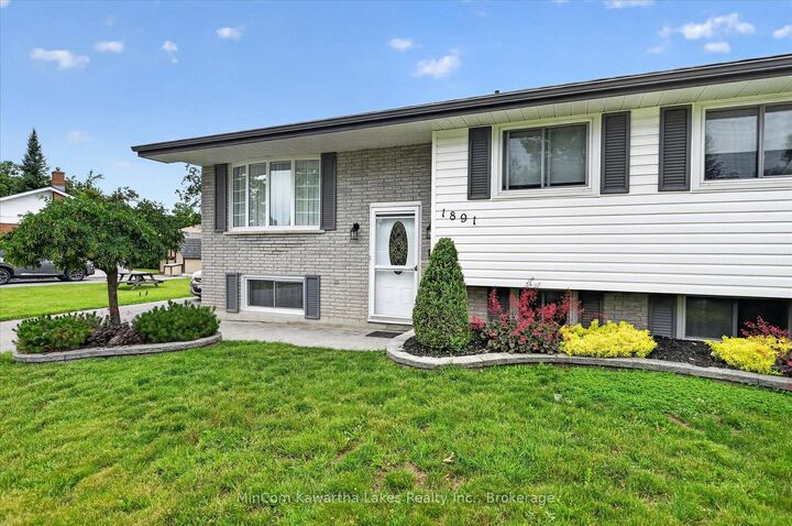 Property Photo:  1891 Croftdale Crescent  ON K9K 1J7 