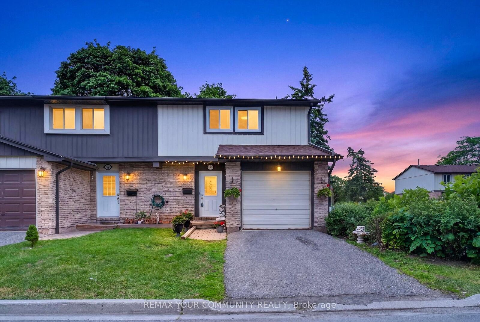 Property Photo: 93 Hansen Road 11 ON L6V 3C8