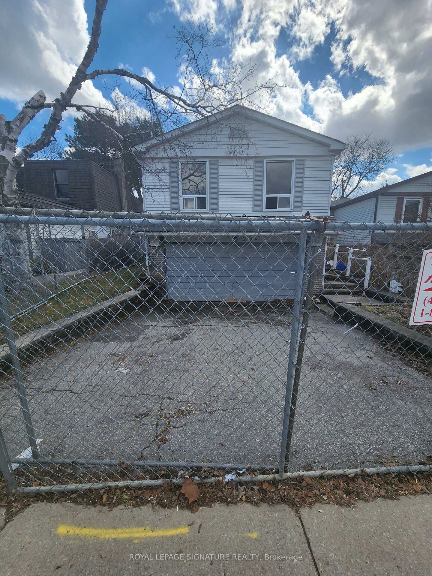 Property Photo:  29 Lillooet Crescent  ON L4C 5A6 