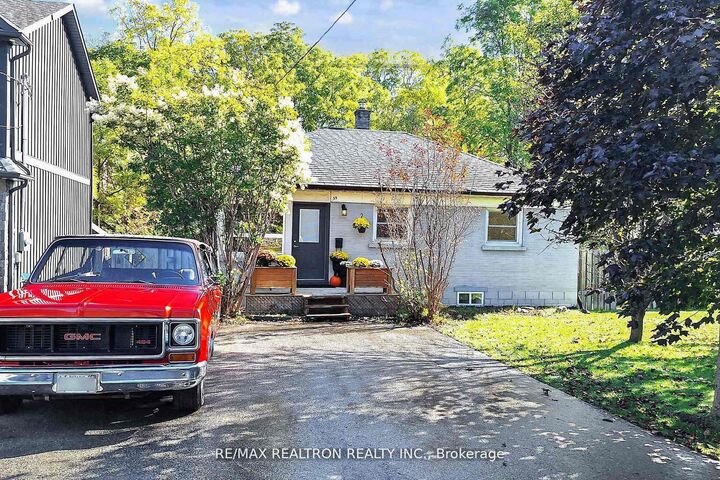 Property Photo:  59 Machell Avenue  ON L4G 2R8 