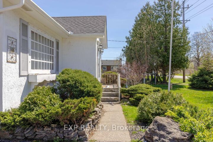 Property Photo: 412 South Pelham Road ON L3C 3C6