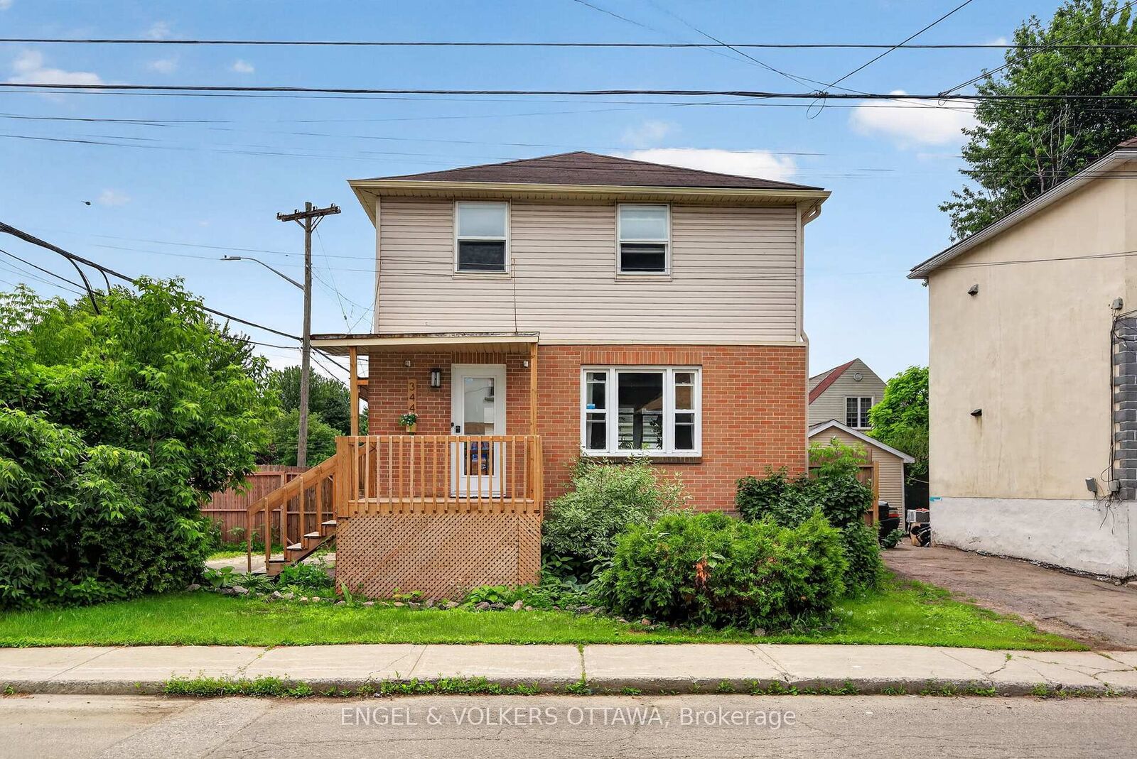 Property Photo: 344 Richelieu Avenue ON K1L 6J9