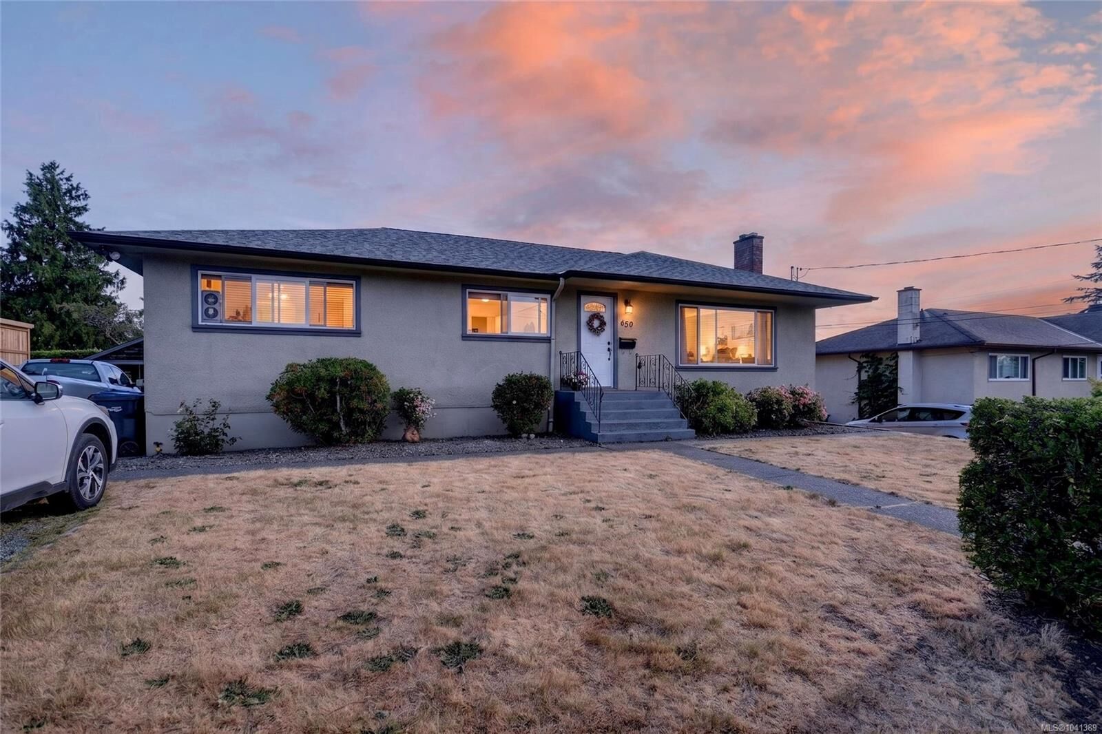 Property Photo:  650 Hawkins St  BC V9S 2V6 