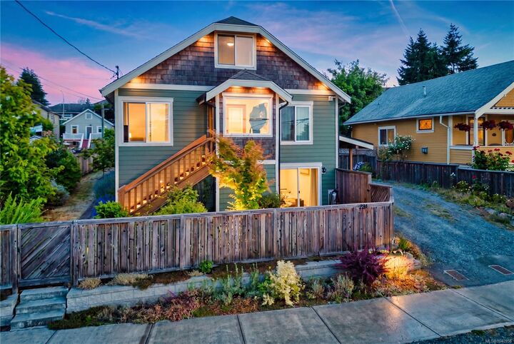Property Photo:  726 Haliburton St  BC V9R 4W7 