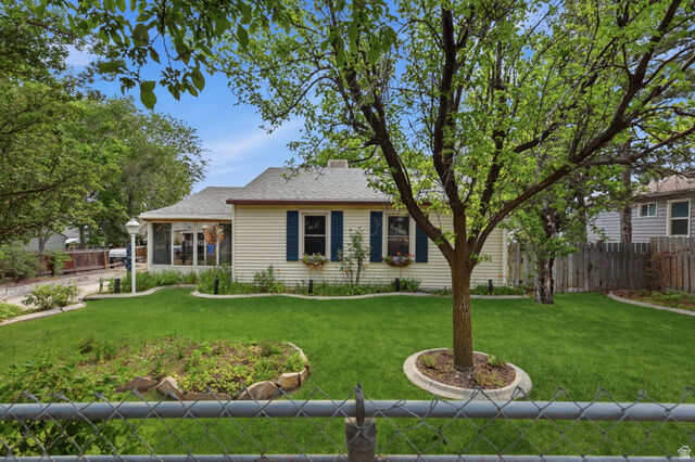 Property Photo:  5527 S 4270 W  UT 84118 