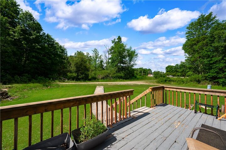 Property Photo:  58 Bassick Ln  PA 16154 