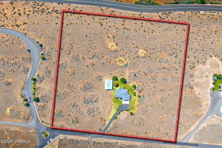 Property Photo:  380 Pheasant Crest Dr  WA 98908 
