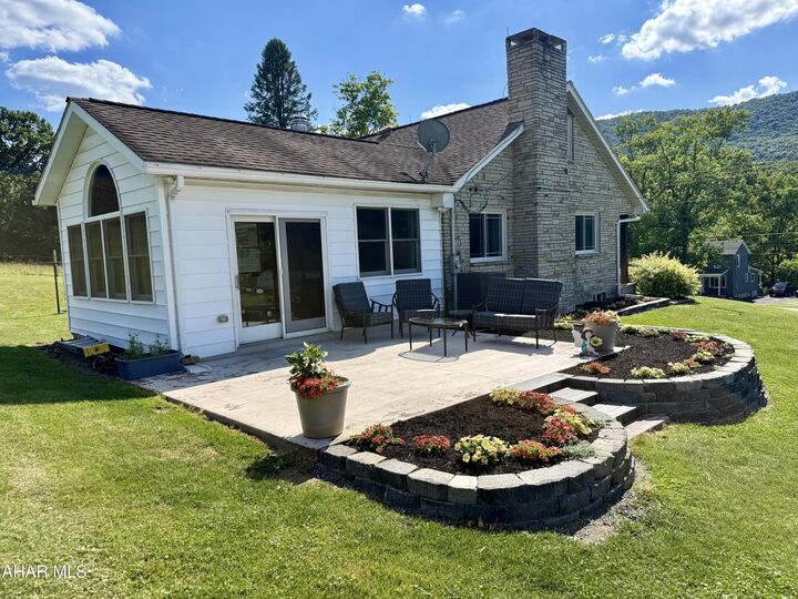 Property Photo:  2348 Raystown Road  PA 15537 