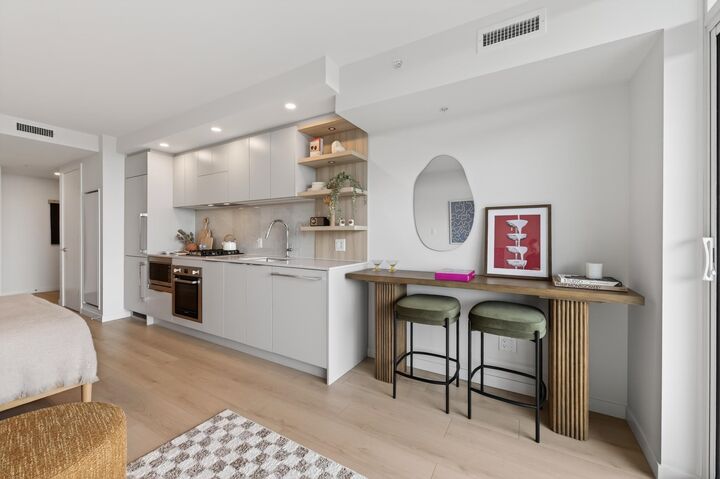 Property Photo: 311 Alderson Avenue 1509 BC V3K 0K3