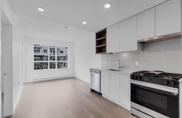 Property Photo:  723 Grover Avenue  BC V3J 0L9 