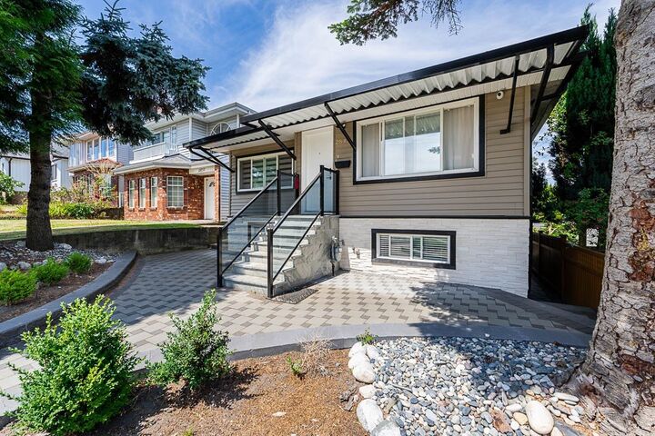 Property Photo: 2843 E 5th Avenue BC V5M 1N4