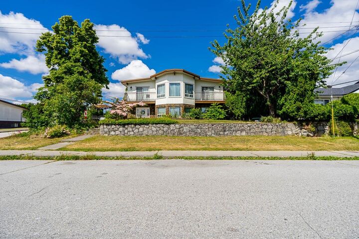 5089 Inman Avenue — photo 1