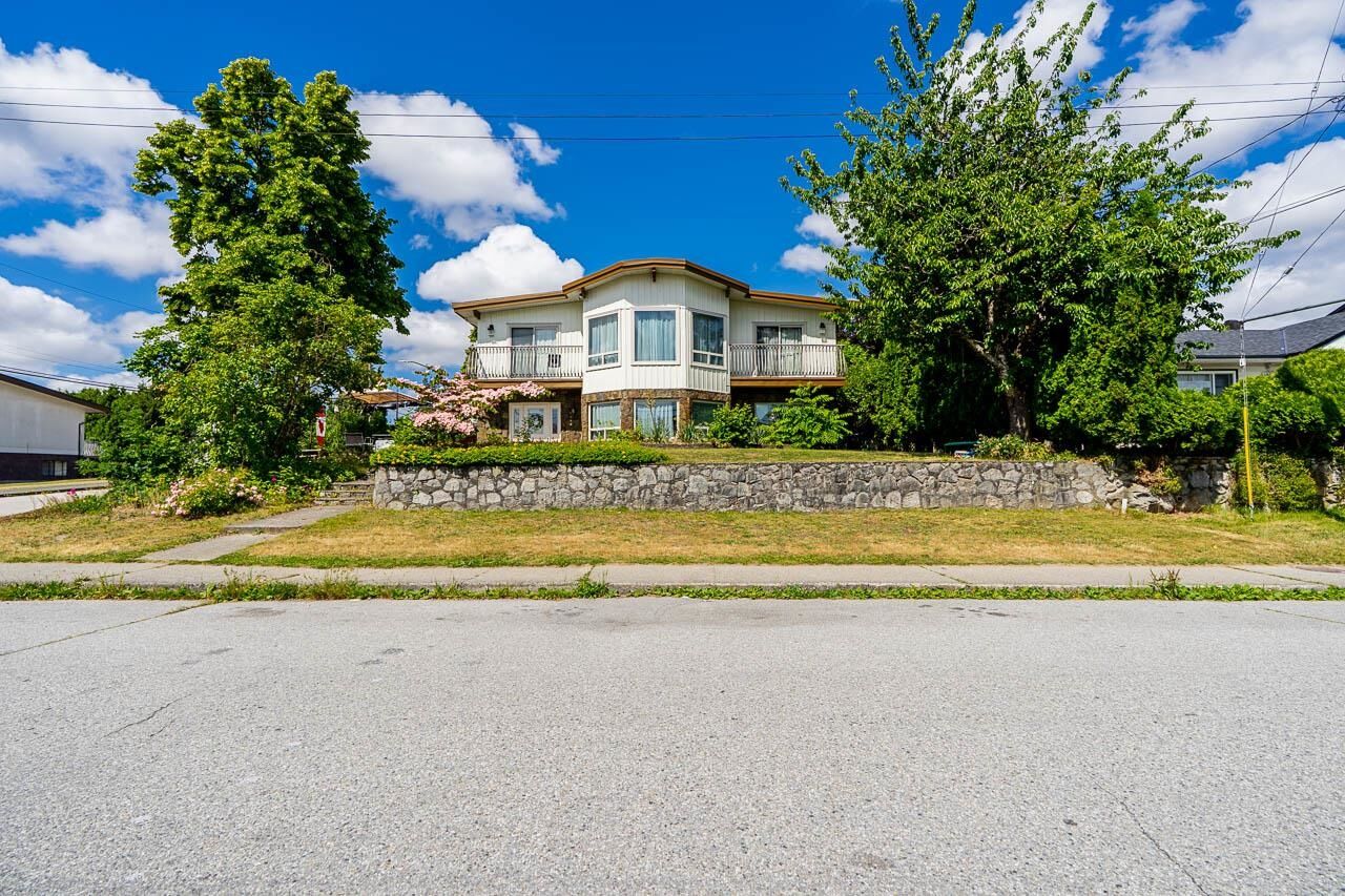 Property Photo: 5089 Inman Avenue BC V5G 2Y7
