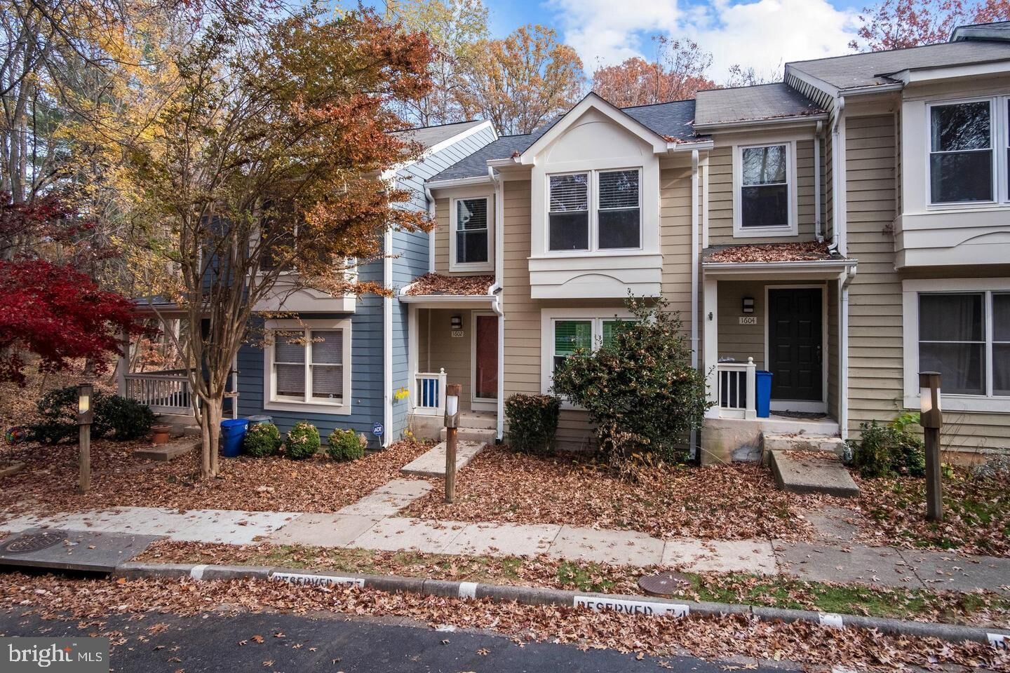 Property Photo: 1602 Oak Spring Way VA 20190