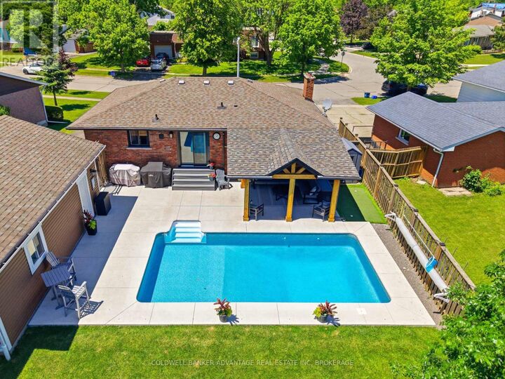Property Photo: 40 Wellbrook Boulevard ON L3C 5T4