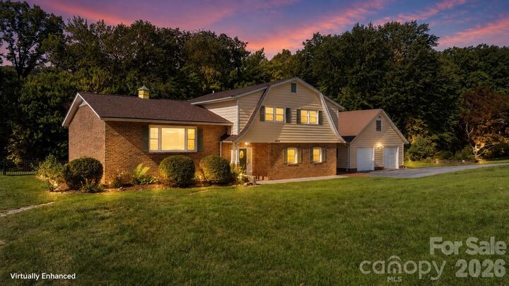 Property Photo:  3252 Hollyhill Circle  NC 28690 