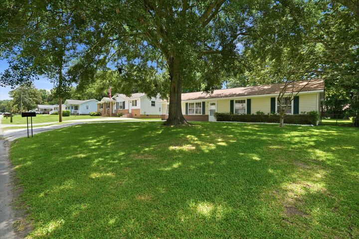 Property Photo:  227 Farm Road  SC 29445 