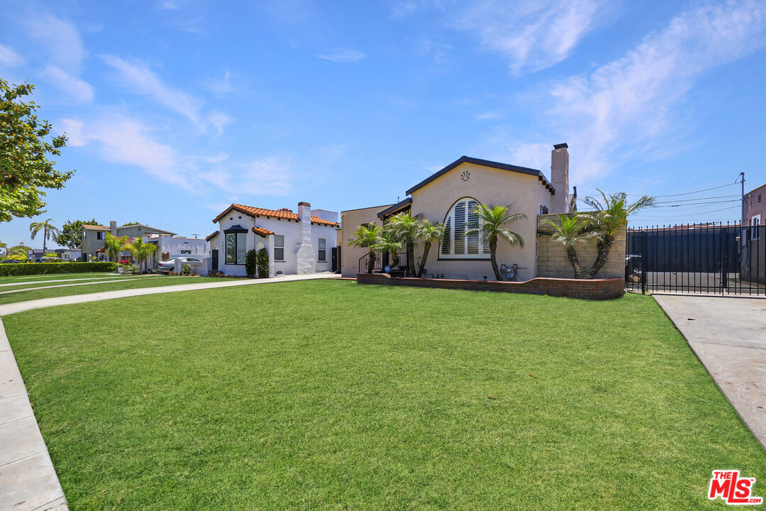 Property Photo: 2430 W 77th St CA 90305
