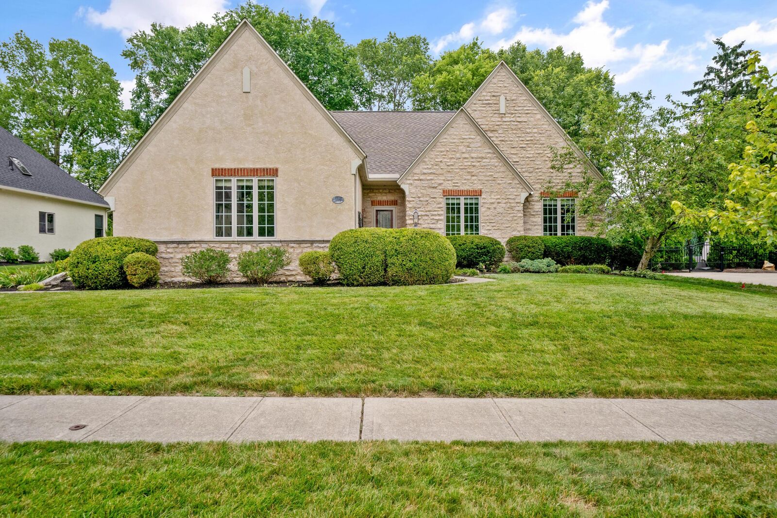 Property Photo:  982 Adin Trail  OH 43235 