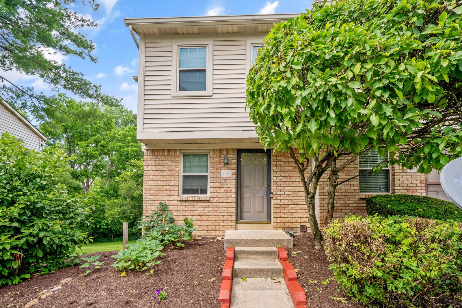 Property Photo:  210 Foxtrail Court  OH 43081 