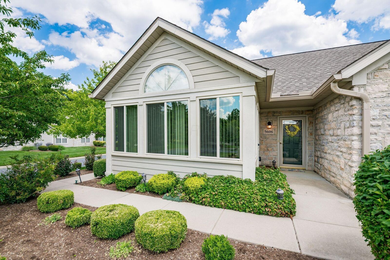 Property Photo: 5606 Meadowood Lane OH 43082