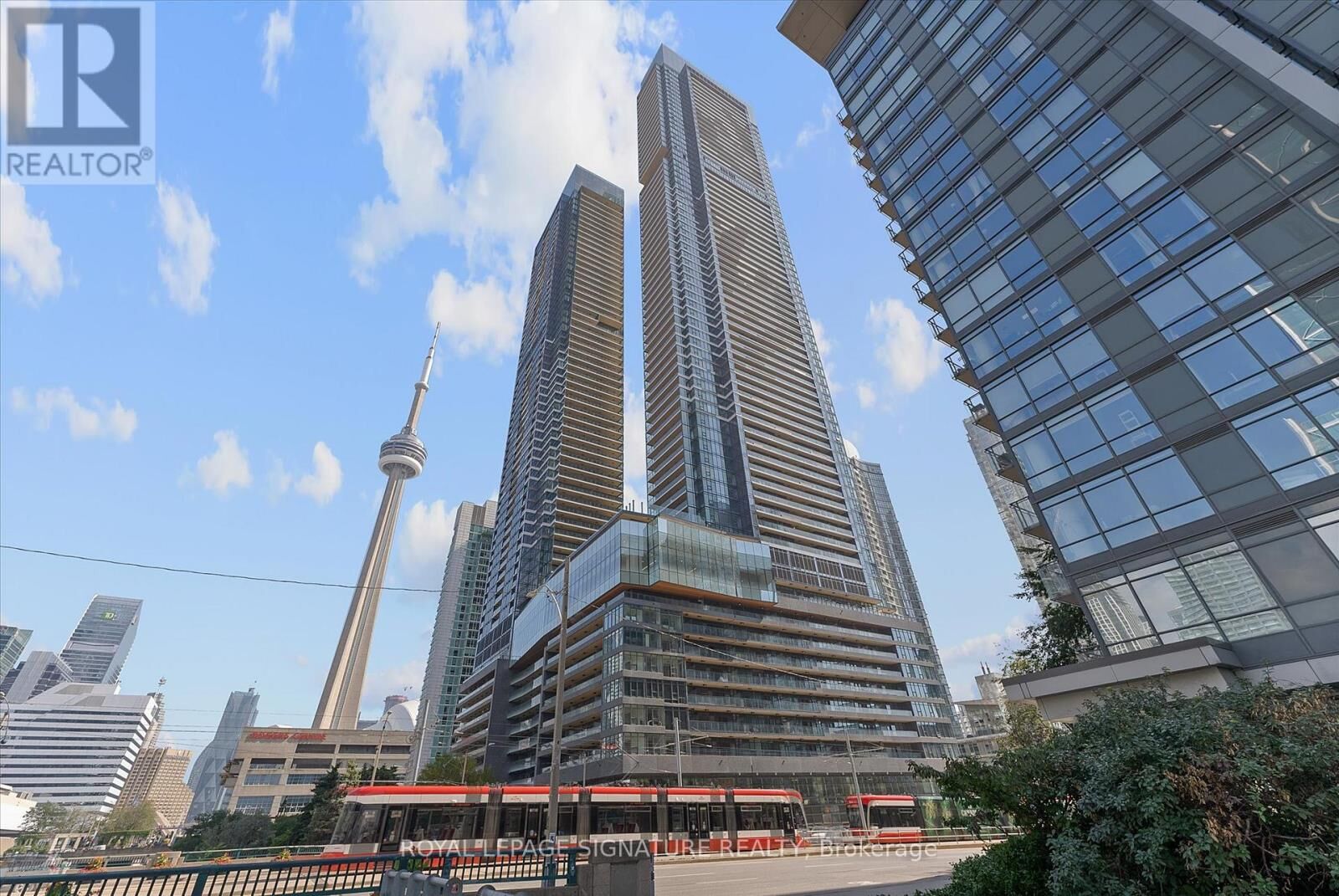 Property Photo:  1 Concord Cityplace Way 3003  ON M5V 0T5 