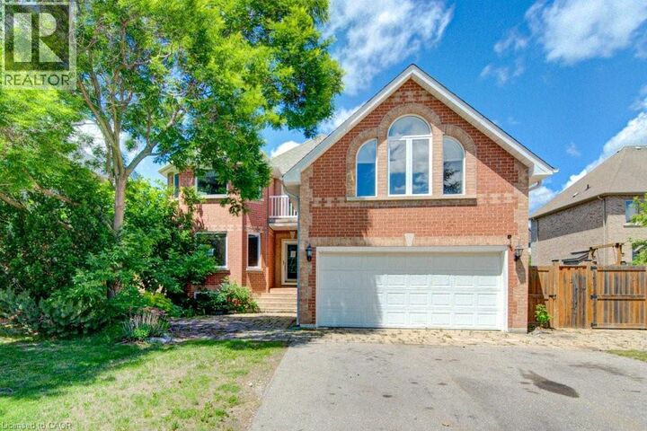 14 Antrim Court East — photo 1