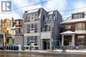 Property Photo:  686 Bathurst Street 202  ON M5S 2R3 