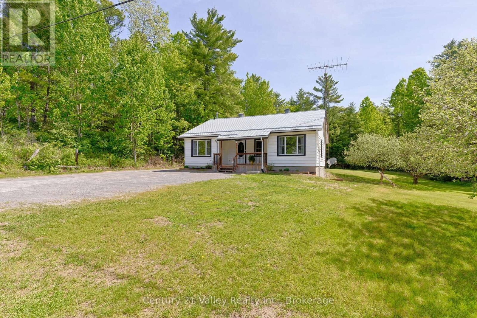 Property Photo:  33898 41 Highway  ON K0J 1T0 