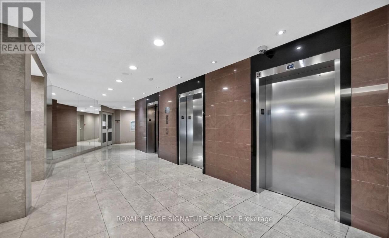 Property Photo:  7250 Yonge Street 1003  ON L4J 7X1 