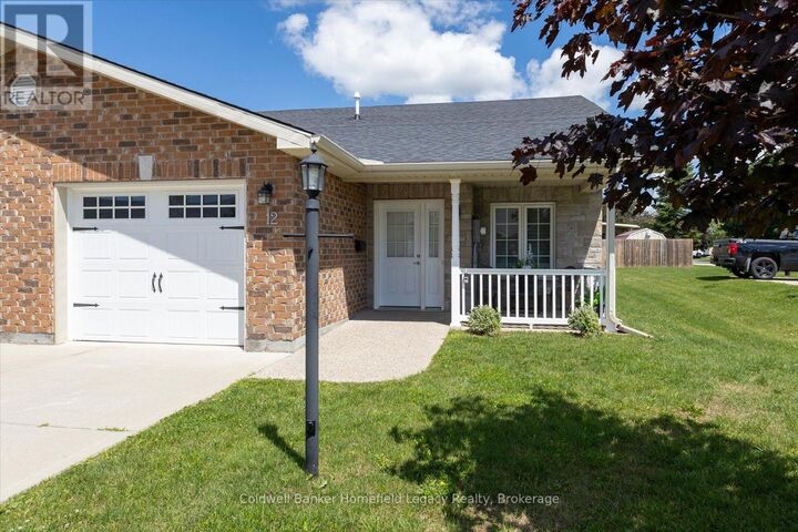 12 Devon Drive East — photo 1