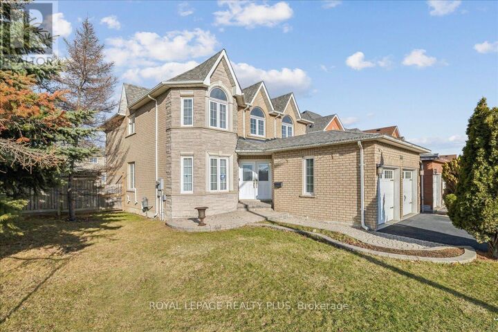 Property Photo:  3561 Old Orchard Park Drive  ON L5B 4E3 