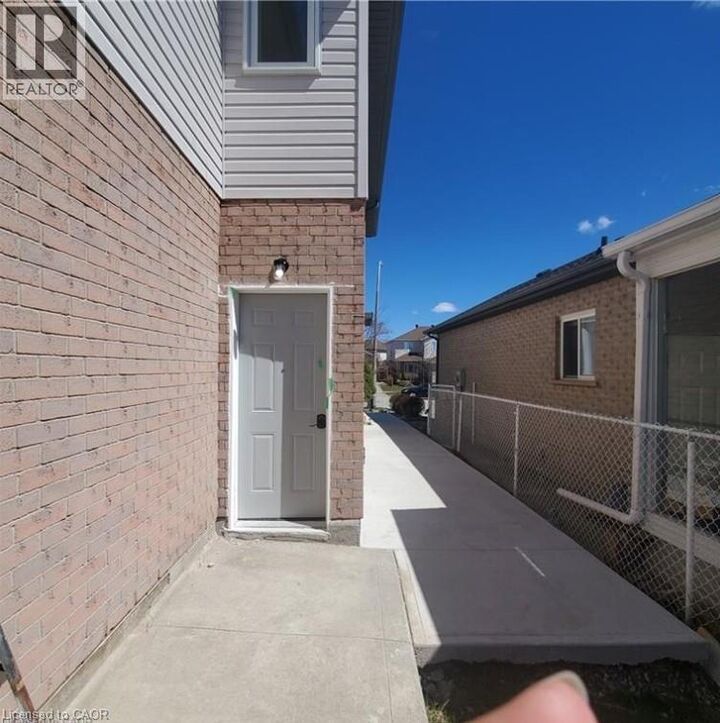 Property Photo:  59 Highgate Road 2  ON N2N 3M8 