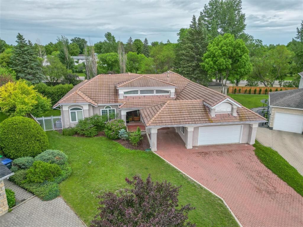 Property Photo:  38 Waterloo Crescent  MB R7B 3W7 