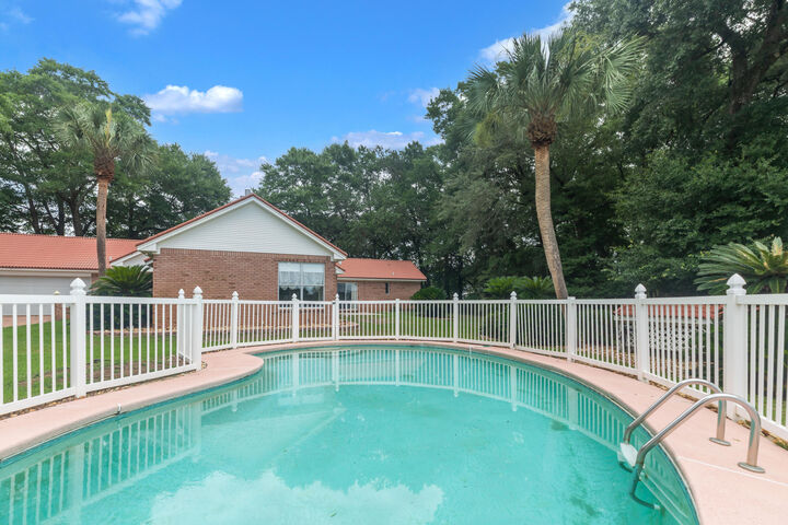 Property Photo: 2765 Savannah Lane FL 32539