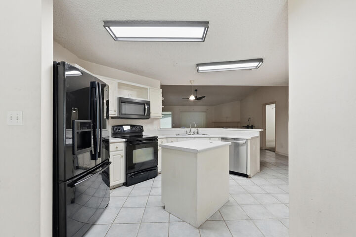 Property Photo:  2017 Candlewood Drive  FL 32566 