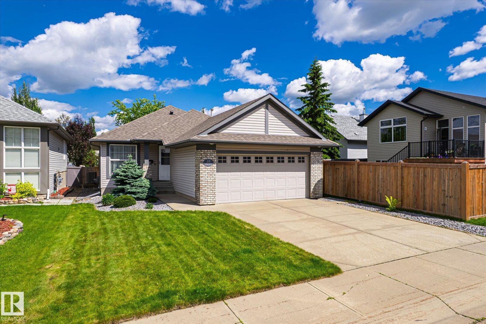Property Photo:  33 Cavan Road  AB T8H 2K7 